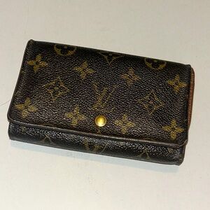 ~Louis Vuitton Monogram Porte
Monnaie Billets Tresor Bifold Wallet~
